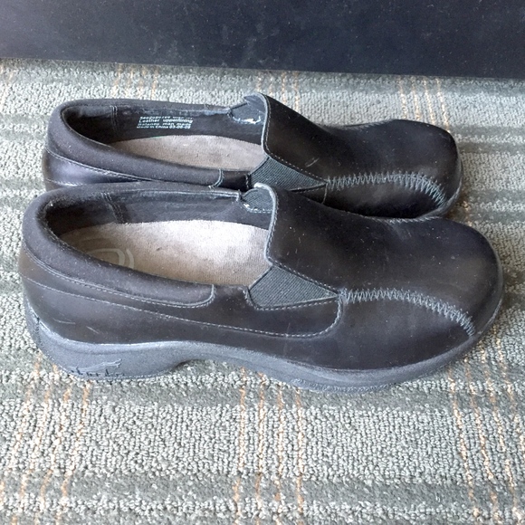 Dansko Kim Black Pull-Up Leather Shoes - Picture 4 of 7